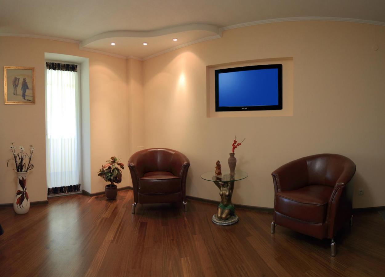 Maxima Hotel Kamjanets-Podilsky Kamer foto